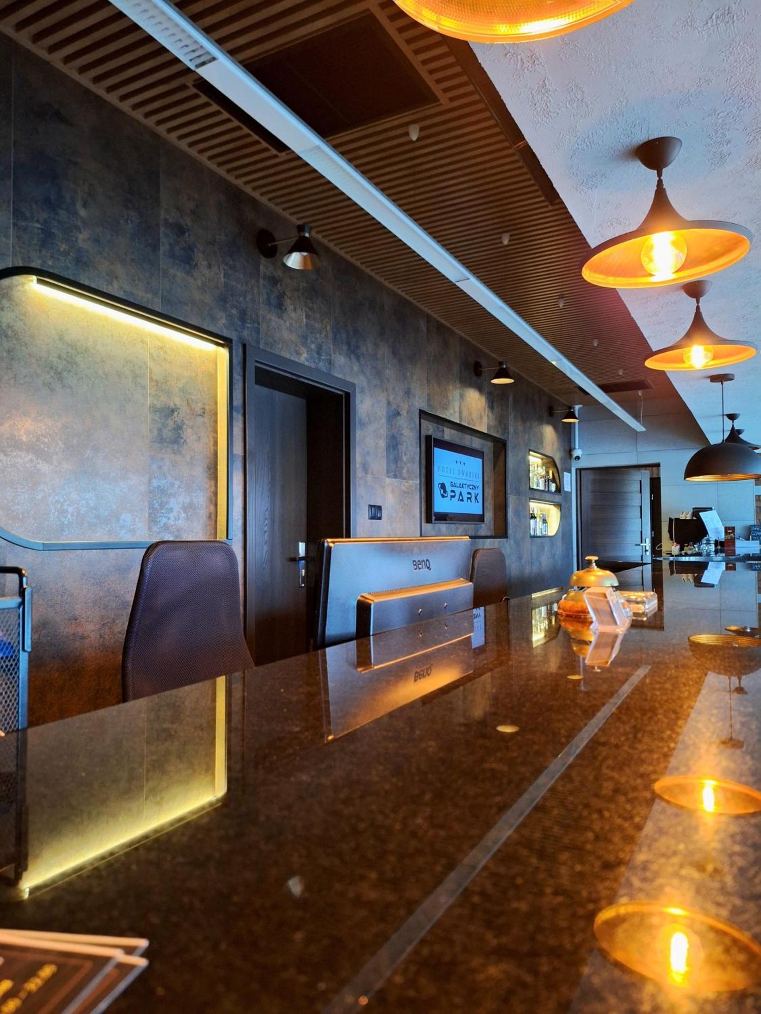 多尔斯基餐厅酒店 Warzymice 外观 照片