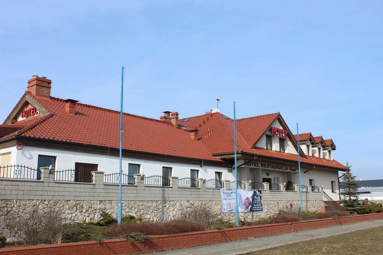 多尔斯基餐厅酒店 Warzymice 外观 照片
